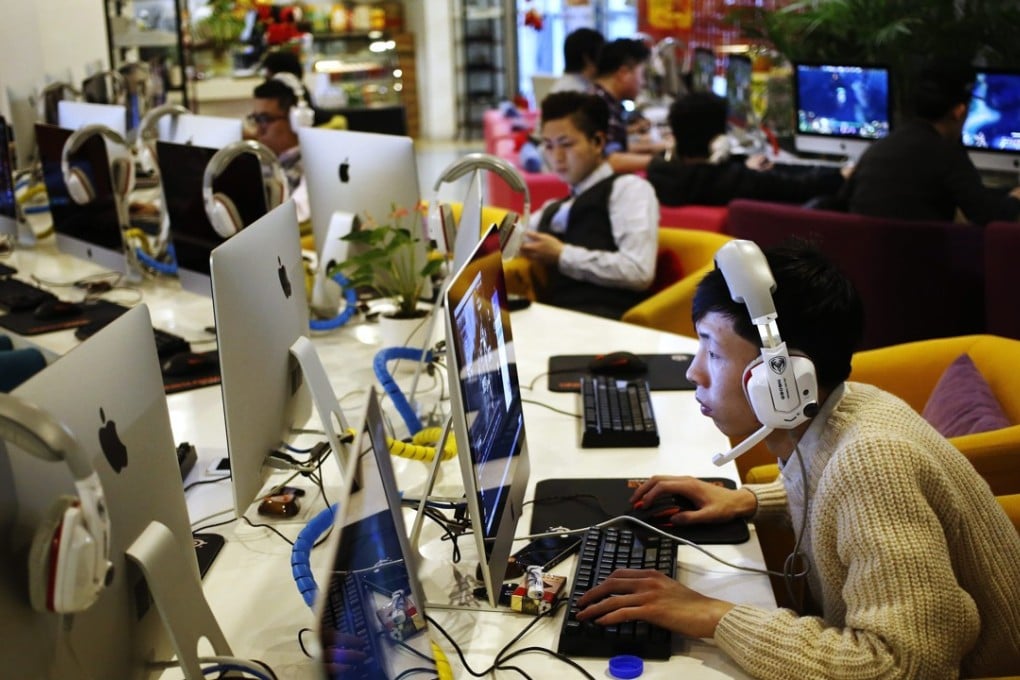 An internet cafe in Beijing. Photo: EPA