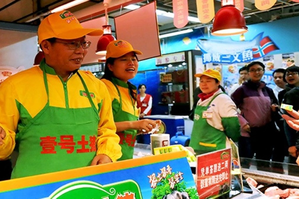 Entrepreneur Chen Sheng (left) is offering a 10 million yuan prize purse for fighters willing to take on Xu Xiaodong. Photo: Handout