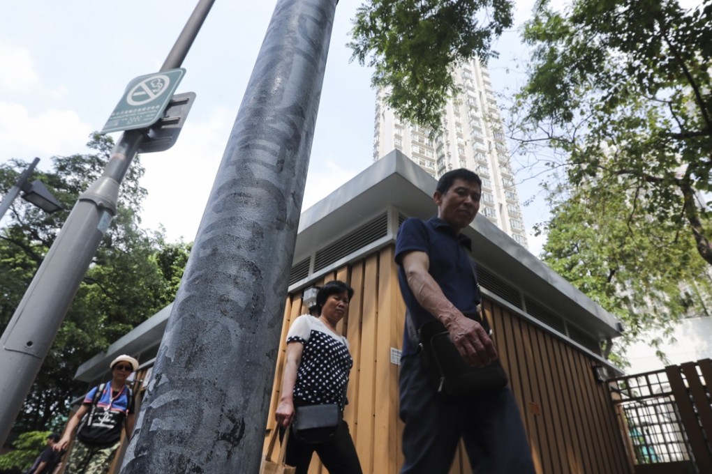 Late "King of Kowloon" Tsang Tsou-choi's street art shown on a lamp post in Sheung Shui. Photo: Edward Wong