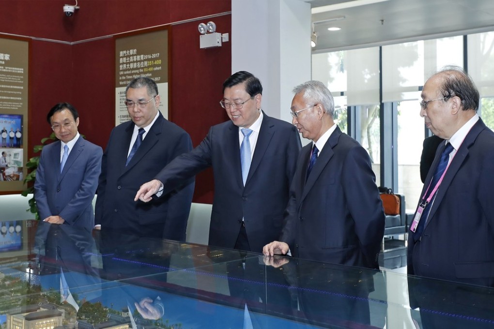 Zhang’s (centre) last stop on his visit was Macau University’s Hengqin campus. Photo: GCS Macau