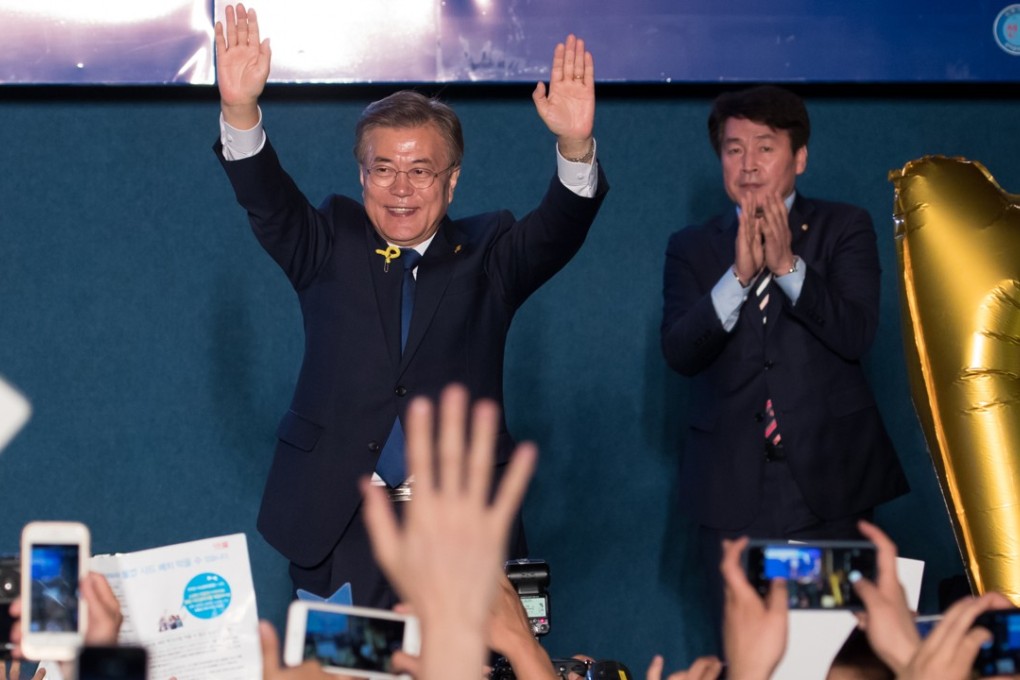 Moon Jae-in, president-elect of South Korea, center, waves to attendees during a celebration at Gwanghwamun Square in Seoul, South Korea, on Tuesday, May 9, 2017. Jae-in declared victory in South Korea's leadership race, pledging to unify the nation after nine years of conservative rule that culminated in the country's biggest street protests since the 1980s. Photo: Bloomberg