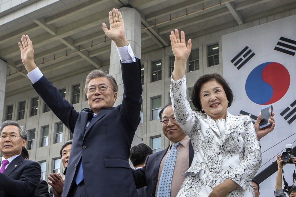 Moon Jae-in, South Korea's president and first lady Kim Jung-sook wave outside the National Assembly in Seoul, South Korea, on Wednesday, May 10, 2017. Moon pledged to push for peace with North Korea and get tough on South Korea's biggest companies in his first remarks as president after a resounding election win. Photo: Bloomberg