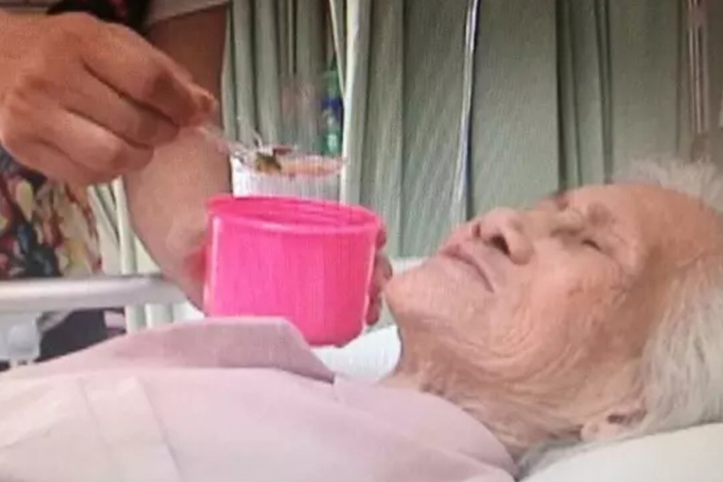 Octogenarian Zhang was left alone at home until her younger daughter returned from another city and took her to hospital. Photo: Handout