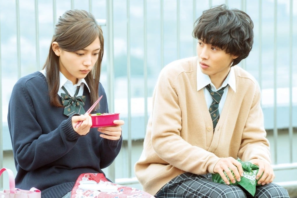 Haruna Kawaguchi and Kento Yamazaki in the Japanese teen romance One Week Friends (category I; Japanese). The film, directed by Shosuke Murakami, also stars Shuhei Uesegi.