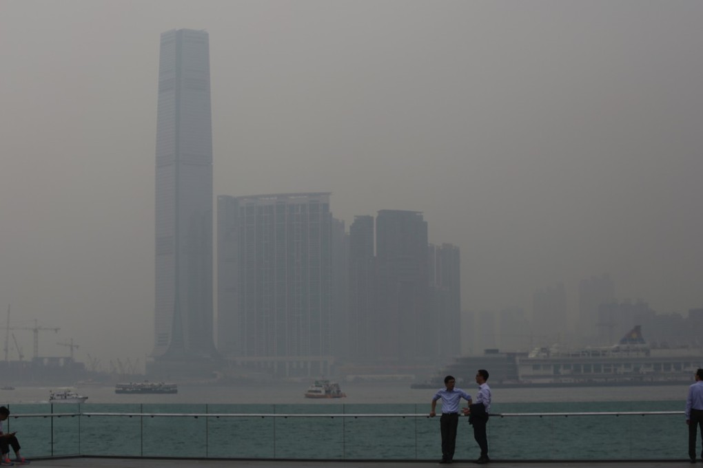 Choking air hangs over the Central waterfront earlier this month – yet pollutant levels have dropped in recent years. Photo: Xiaomei Chen