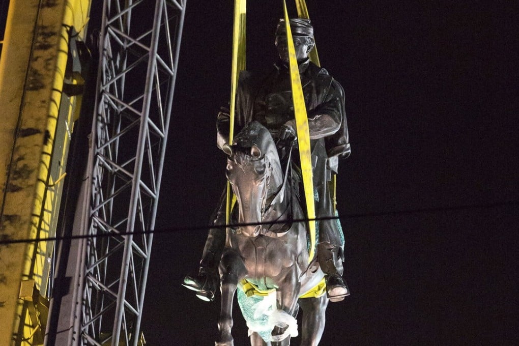 A statue of Confederate general P.G.T. Beauregard is removed just after 3 am Central Standard Time Wednesday, May 17, 2017, from the entrance to City Park in New Orleans. Photo: AP