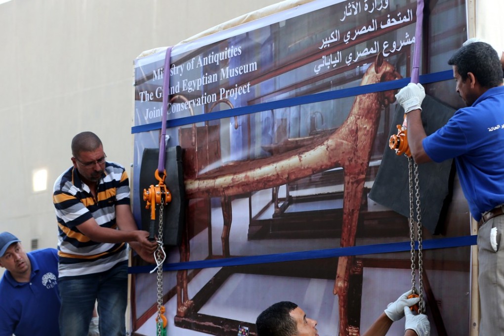 Egyptian workers transport a wooden crate with King Tutankhamun's funerary bed upon its arrival at the restoration laboratory of the Grand Egyptian Museum in Giza, Egypt, 23 May 2017. Photo: EPA