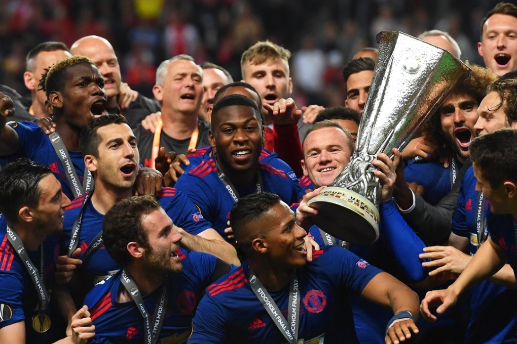 Manchester United's Wayne Rooney (C) lifts the trophy as his teammates celebrate after the Uefa Europa League final. Photo: EPA