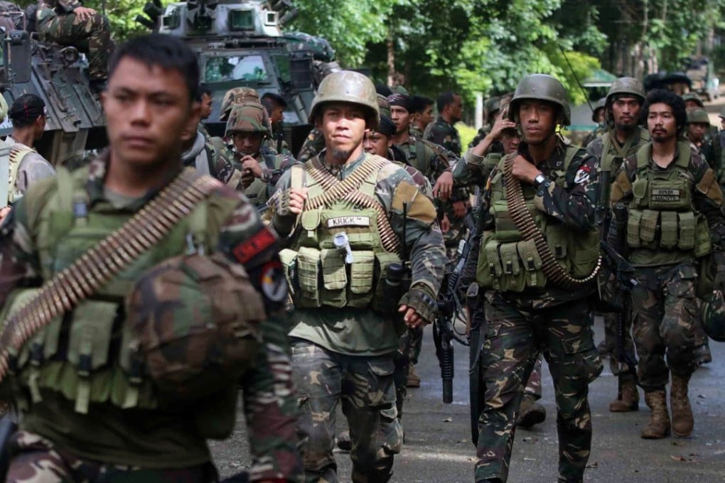 Philippine soldiers prepare for an assault. Photo: Xinhua