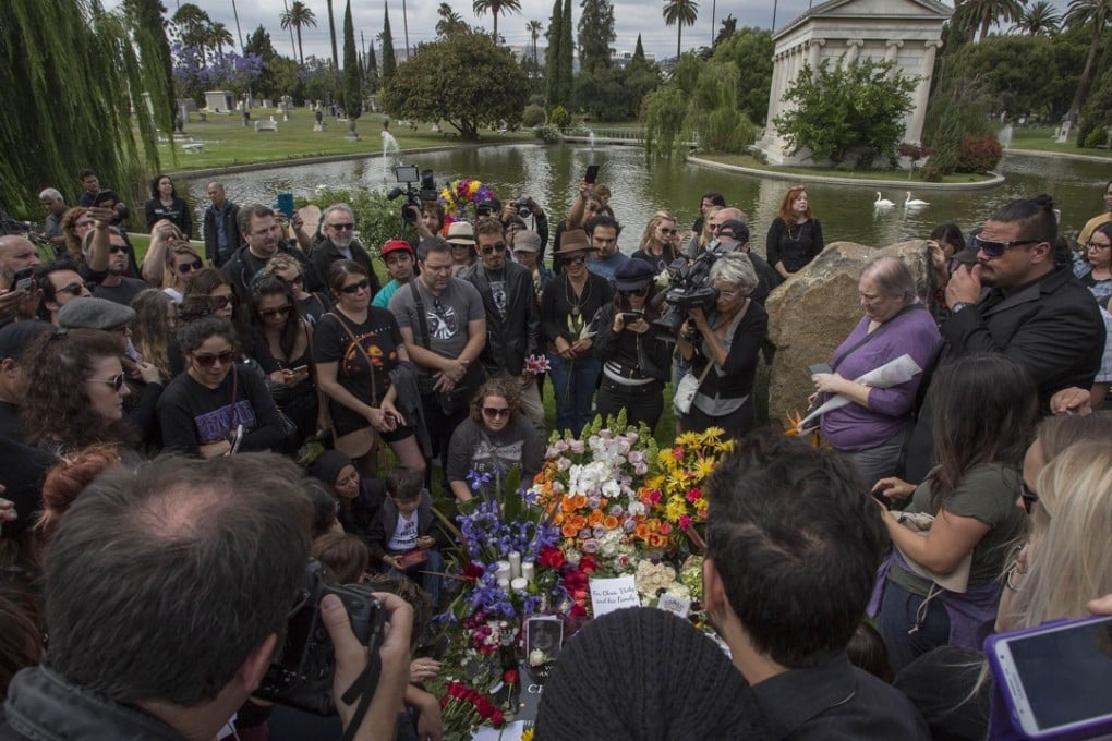 HOLLYWOOD, CA - MAY 26: Fans mourn graveside after funeral services for Soundgarden frontman Chris Cornell at Hollywood Forever Cemetery on May 26, 2017 in Hollywood, California. The grunge-rock icon was pronounced dead in the early morning hours of May 18 after a Soundgarden performance that evening in Detroit. He was 52. David McNew/Getty Images/AFP == FOR NEWSPAPERS, INTERNET, TELCOS & TELEVISION USE ONLY ==