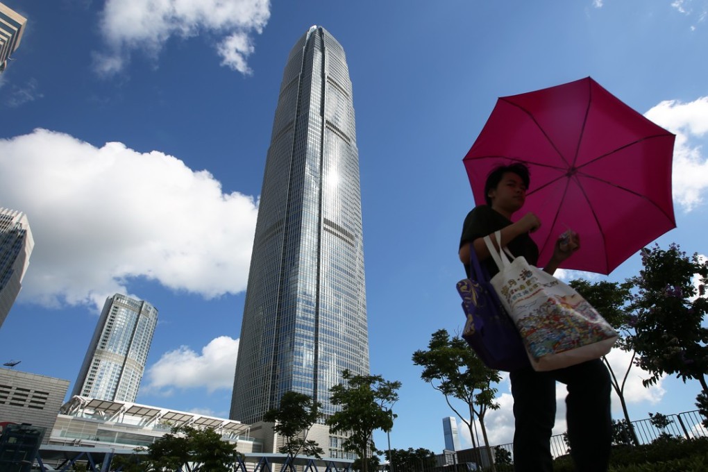 Residents were warned to stay in the shade and drink plenty of water as the temperature rose on Saturday. Photo: Edward Wong