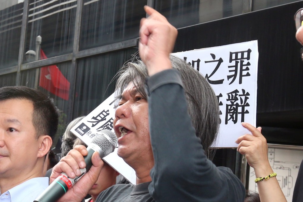 Lawmaker “Long Hair” Leung Kwok-hung speaking outside the District Court in Wan Chai on Monday. Photo: David Wong