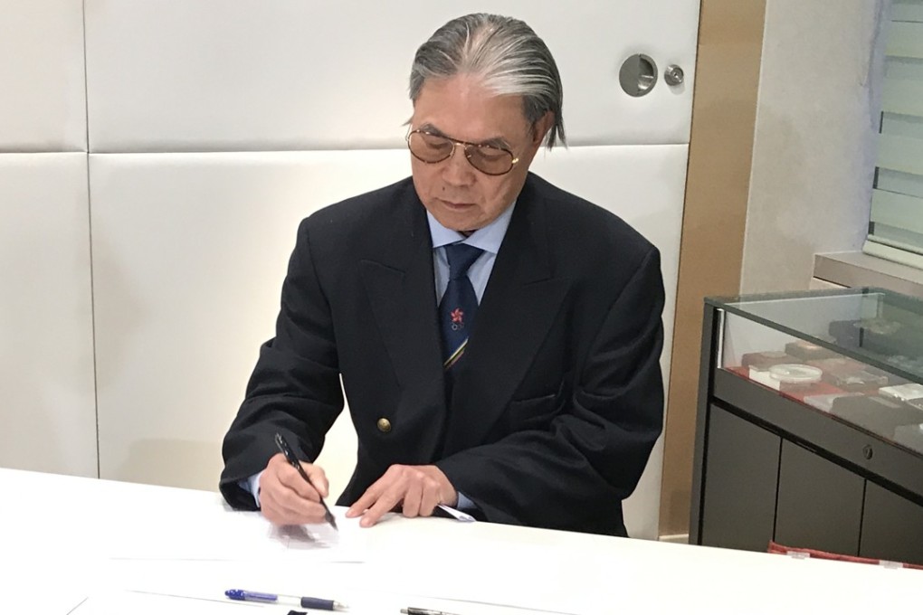 Timothy Fok signs a petition supporting the funding of the Kai Tak Sports Centre. Photo: Chan Kin-wa