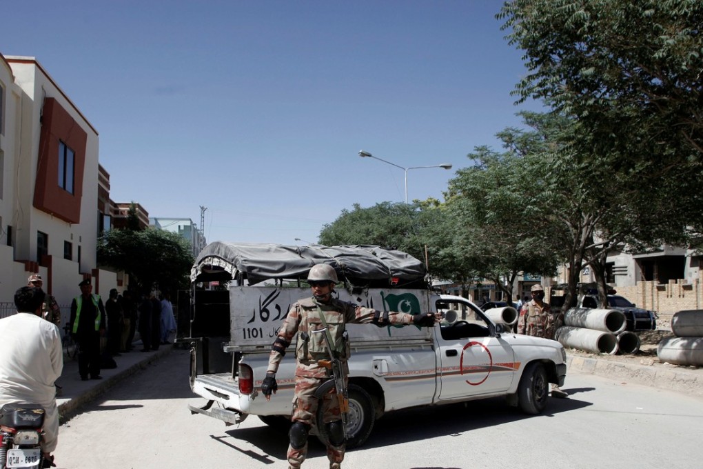 A soldier stands guard near the site where two Chinese language teachers were kidnapped by unidentified gunmen in Quetta, Pakistan on May 24. Photo: Reuters