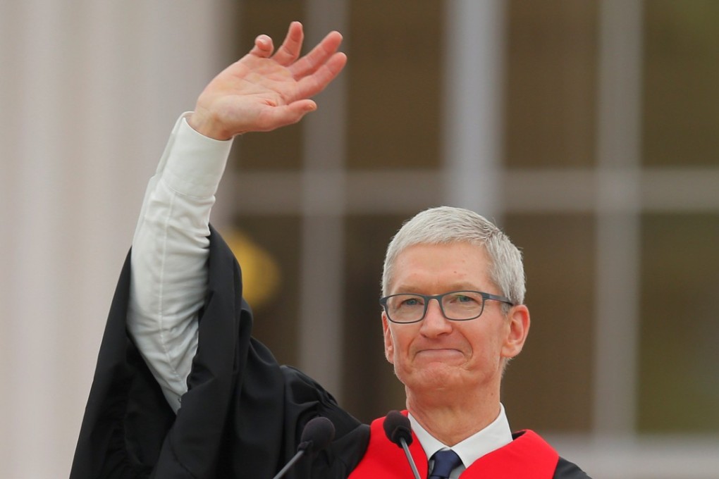 Apple CEO Tim Cook waves after speaking during Commencement Exercises at the Massachusetts Institute of Technology (MIT) in Cambridge, Massachusetts, on June 9, 2017. Photo: Reuters