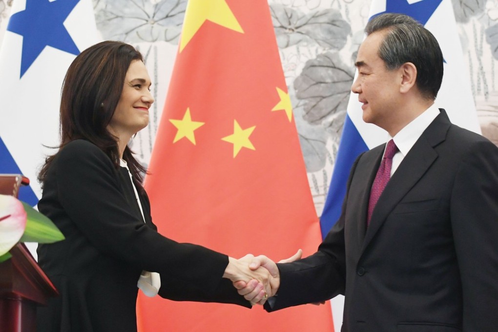 Chinese Foreign Minister Wang Yi (right) and his Panamanian counterpart Isabel de Saint Malo at the announcement in Beijing of their establishment of diplomatic relations. Photo: Kyodo