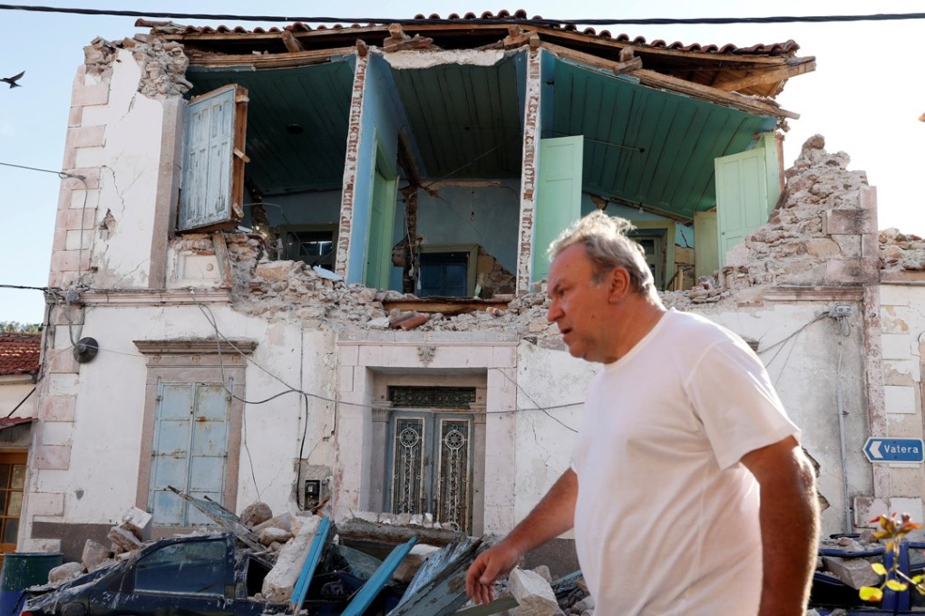 A man walks past a damaged building at the village of Vrisa on the Greek island of Lesbos, Greece, after a strong earthquake shook the eastern Aegean, June 12, 2017. Photo: Reuters