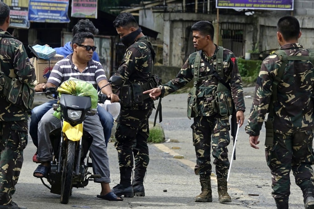 Filipino troops at a checkpoint in Marawi city, Mindanao island, which is already under martial law. Some people speculate Philippine President Rodrigo Duterte will implement martial law nationwide. Photo: EPA
