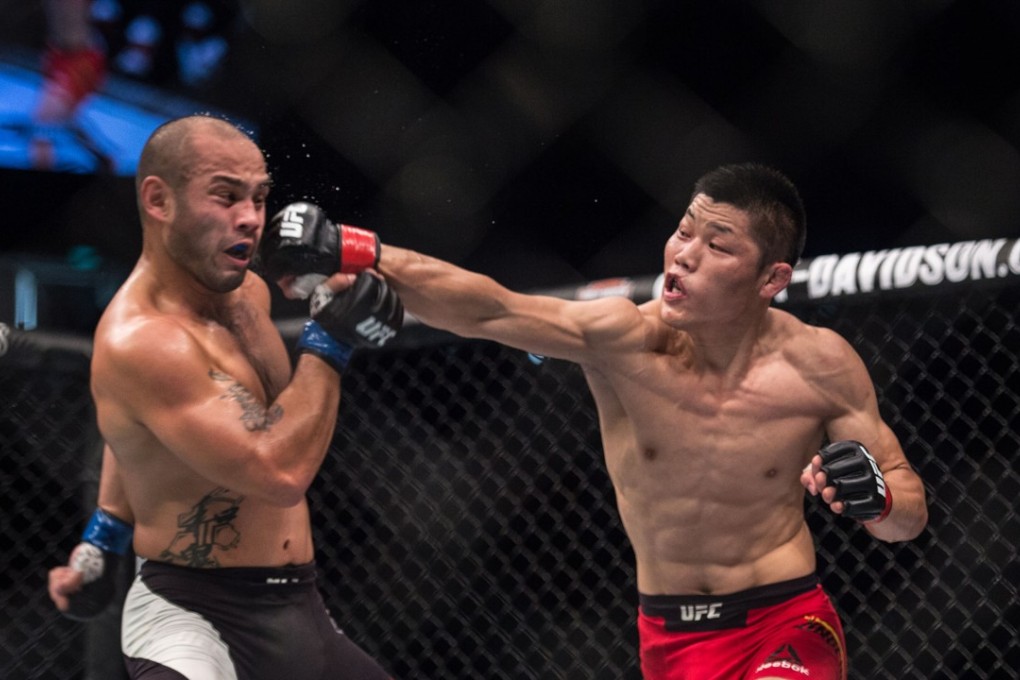 China’s Li Jingliang “The Leech” (right) lands a right hand against Saipan’s Frank Camacho at UFC Night 111. Photo: David Ash (SingaporeMaven)