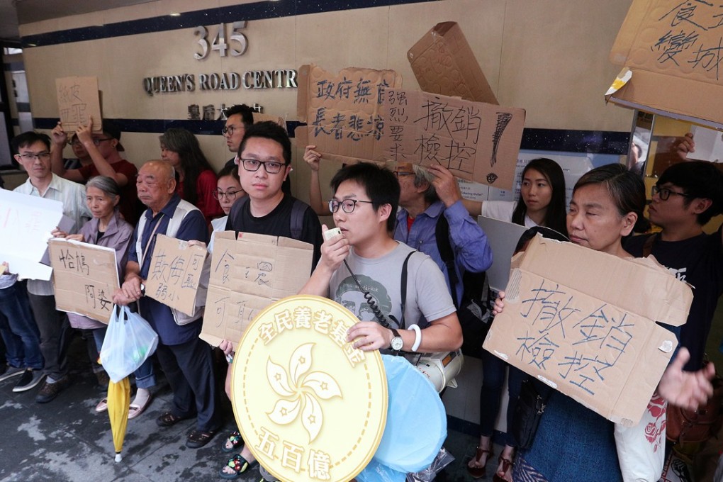 Activists protest against the authorities’ treatment of a cardboard seller. Photo: Handout