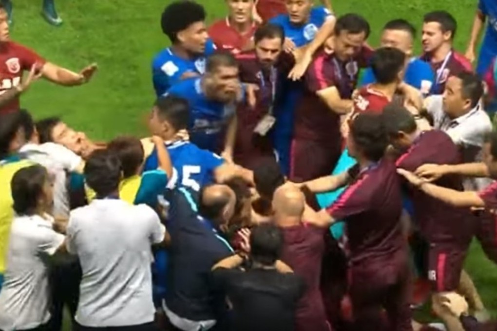 A melee breaks out during the Shanghai SIPG-Guangzhou R&F match. Photo: Youtube