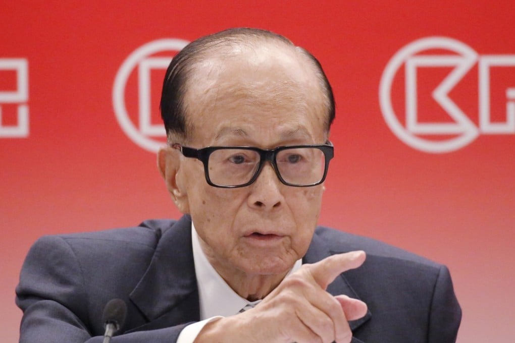 Hong Kong tycoon Li Ka-shing, chairman of CK Hutchison Holdings company, speaks during a press conference to announce the company's annual results in Hong Kong, Wednesday, March 22, 2017. Photo: AP