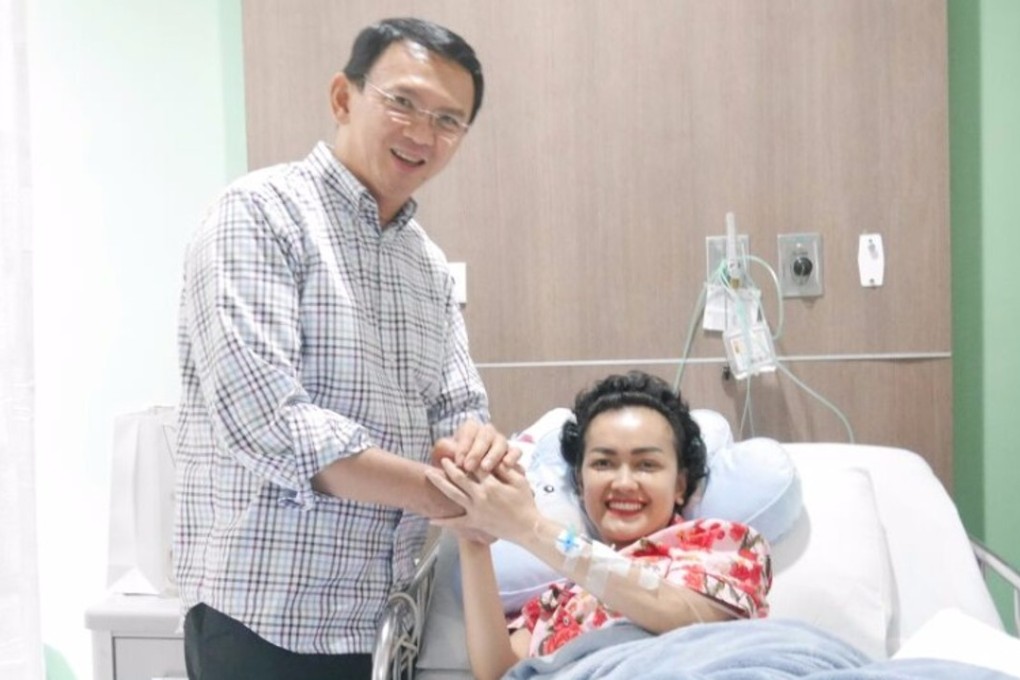 Julia Perez fought a long battle with cervical cancer. Here she is visited by former Jakarta governor Basuki Tjahaja Purnama. Photo: Julia Perez Instagram