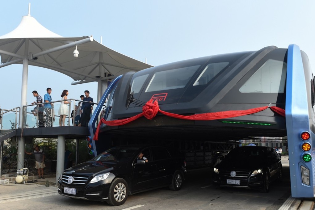 The transit elevated bus, on a road test in Qinhuangdao, in Hebei Province, in August 2016. Photo: Xinhua