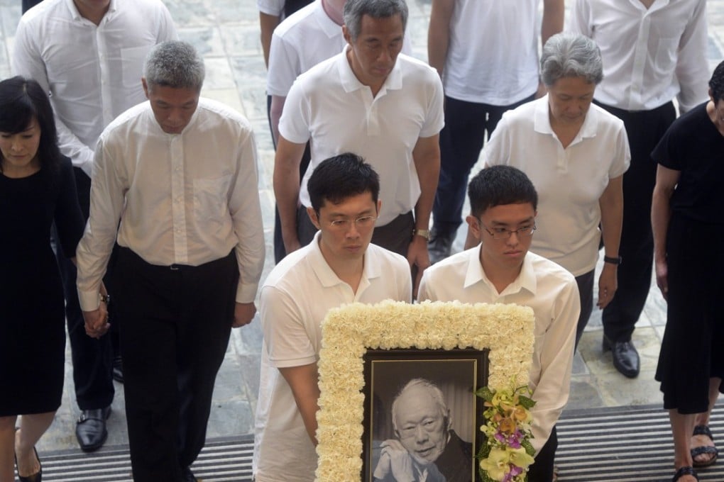 The family of Lee Kuan Yew, including his son and current Prime Minister Lee Hsien Loong, arrives for the start of the state funeral for the founder of Singapore, on March 29, 2015. Photo: AP