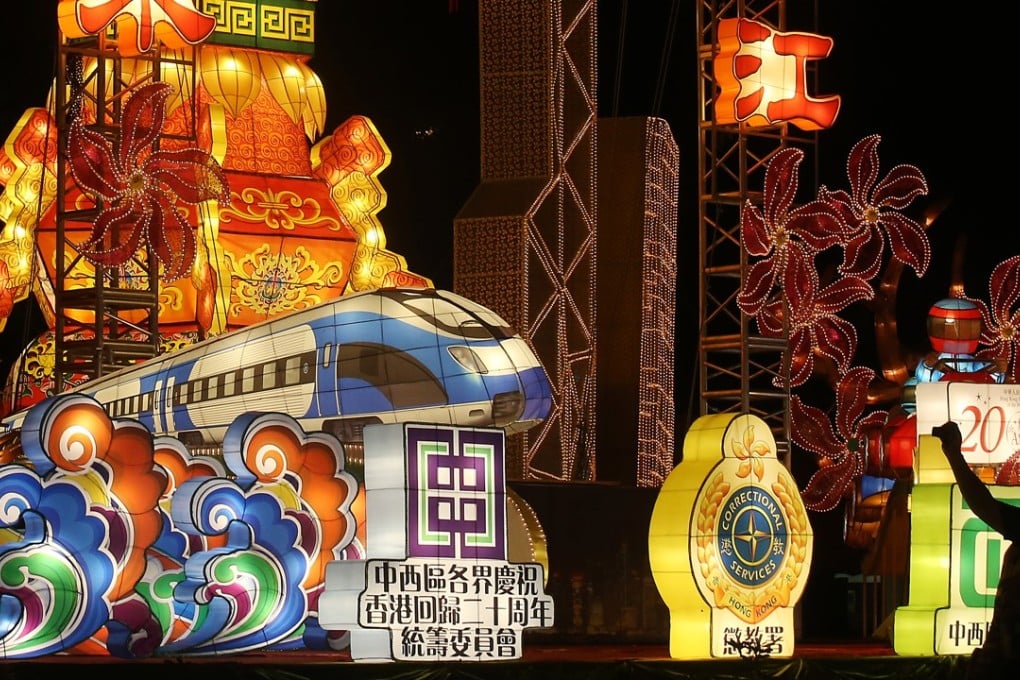 Lighting ceremony for "Vibrant HK -Thematic Lantern Display and Workshops in Celebration of the 20th Anniversary of the Establishment of the Hong Kong Special Administrative Region" at Chater Road Pedestrian Precinct, Central. Photo: K. Y. Cheng