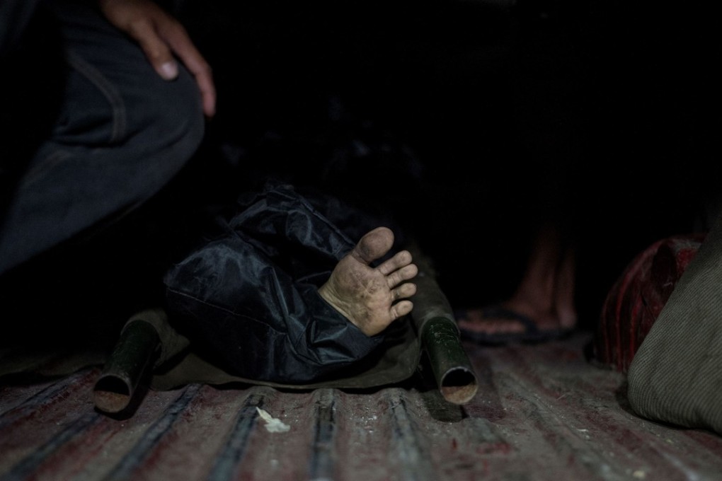 The body of an alleged drug dealer killed by unidentified gunman in Manila. Photo: AFP