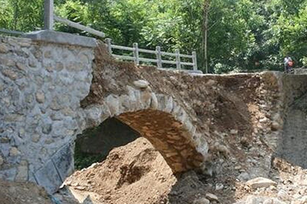 Chinese bridge tumbles down – two hours after it’s ‘finished’ | South ...