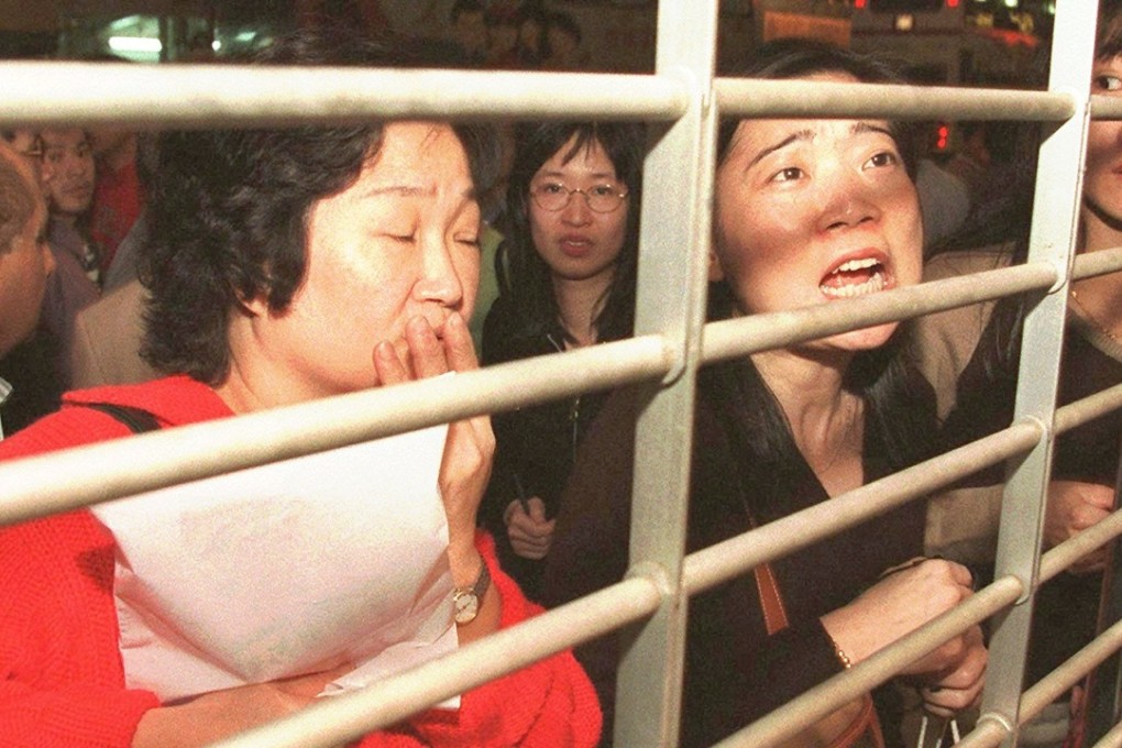 Customers gather outside the International Bank of Asia in Hong Kong in 1997 following rumours of a bank run. The beginnings of the Asian financial crisis were missed by many reporters covering the Hong Kong handover. Photo: AFP