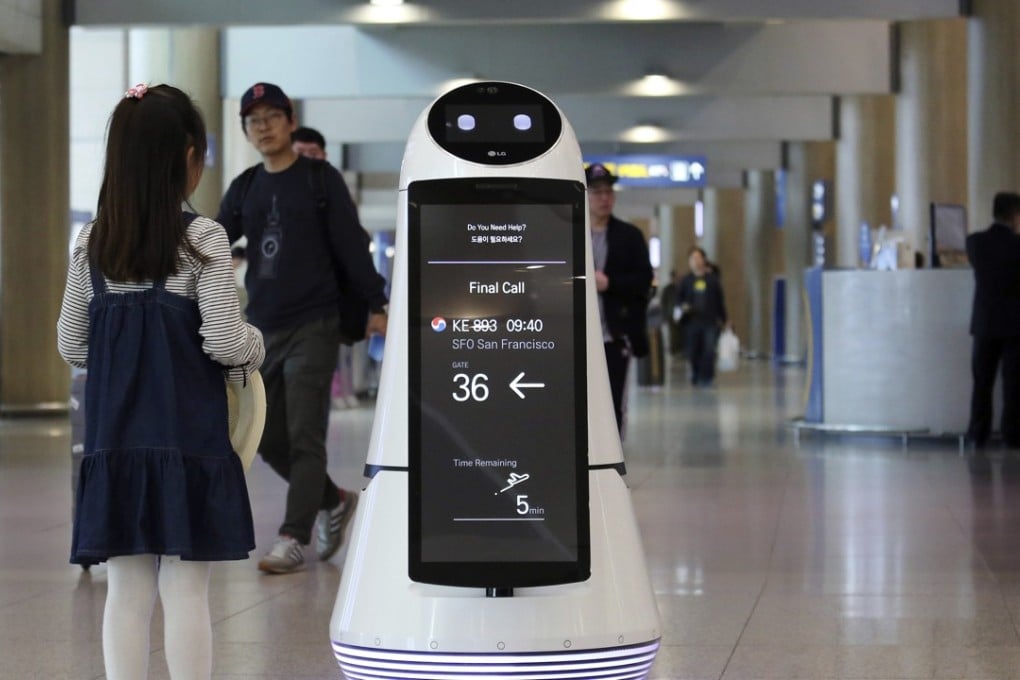 Troika, a self-driving robot made by LG Electronics, moves around for visitors at the Incheon International Airport. Photo: AP