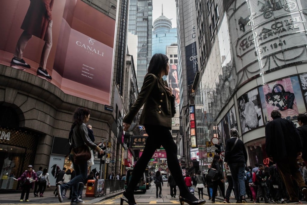 Retail leasing rates in Hong Kong’s Central district are under pressure amid dwindling spending by mainlanders on big ticket items. This photo depicts a shopper on Queen’s Road Central on February, 2015, roughly two years after the peak of the current rental cycle . Photo: AFP