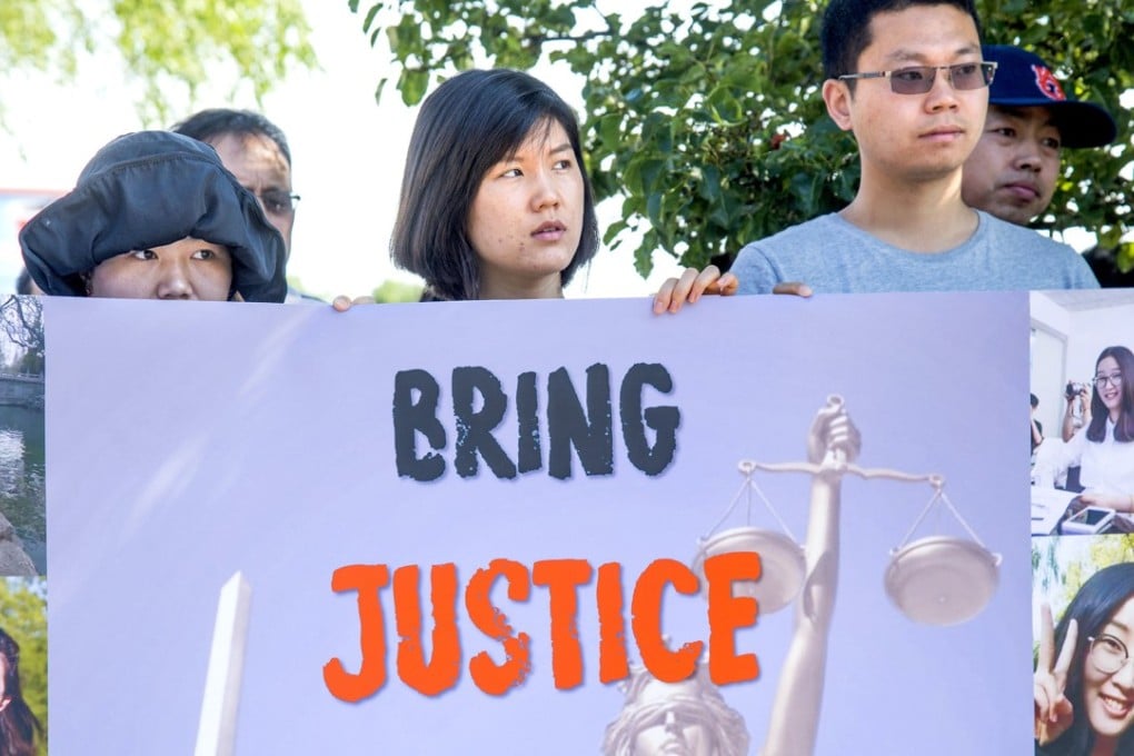 People line up outside a federal courthouse in Chicago on Monday, for first appearance of Brendt Christensen, the suspect in the kidnapping of Zhang Yingying. Photo: AP