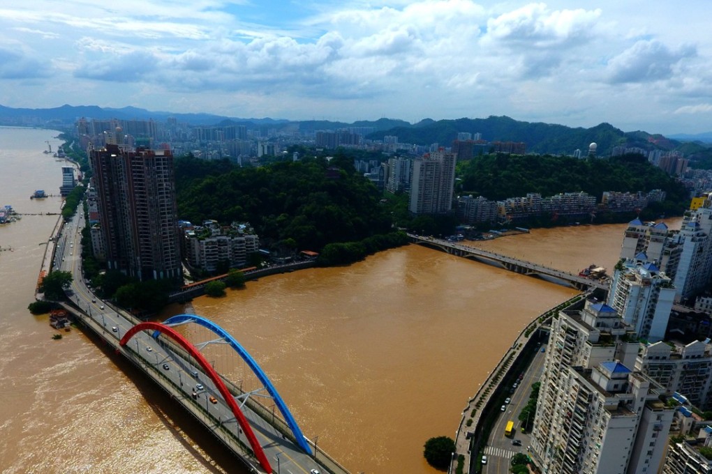 The Xijiang River (L) and its tributary Guijiang River in Wuzhou, south China's Guangxi Zhuang Autonomous Region. Untreated water can pose a threat to almost a billion people in the world, a study reported. Photo: Xinhua