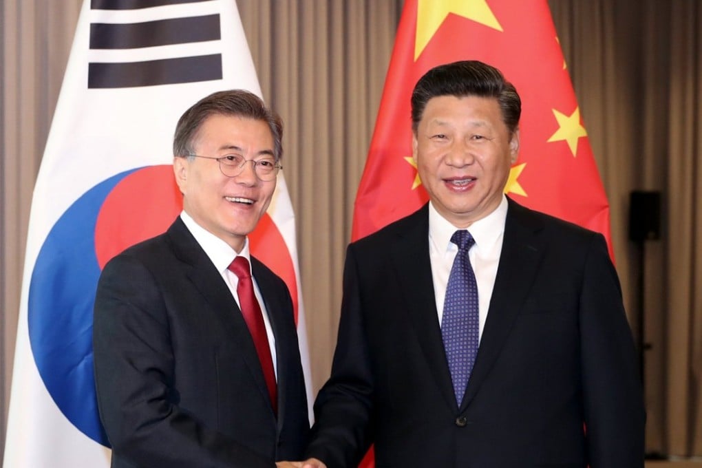 South Korean President Moon Jae-in (left) and Chinese President Xi Jinping pose for a photo ahead of talks at a hotel in Berlin on Thursday. Photo: EPA