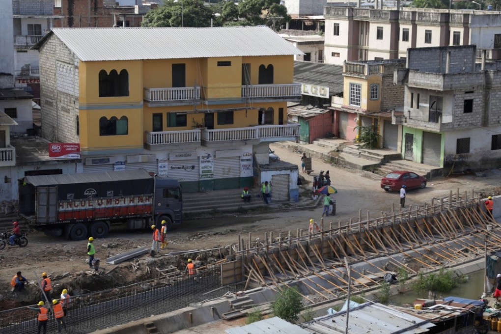 View of the construction of a disputed wall along the border between Peru and Ecuador in Aguas Verdes, Peru. Photo: Reuters