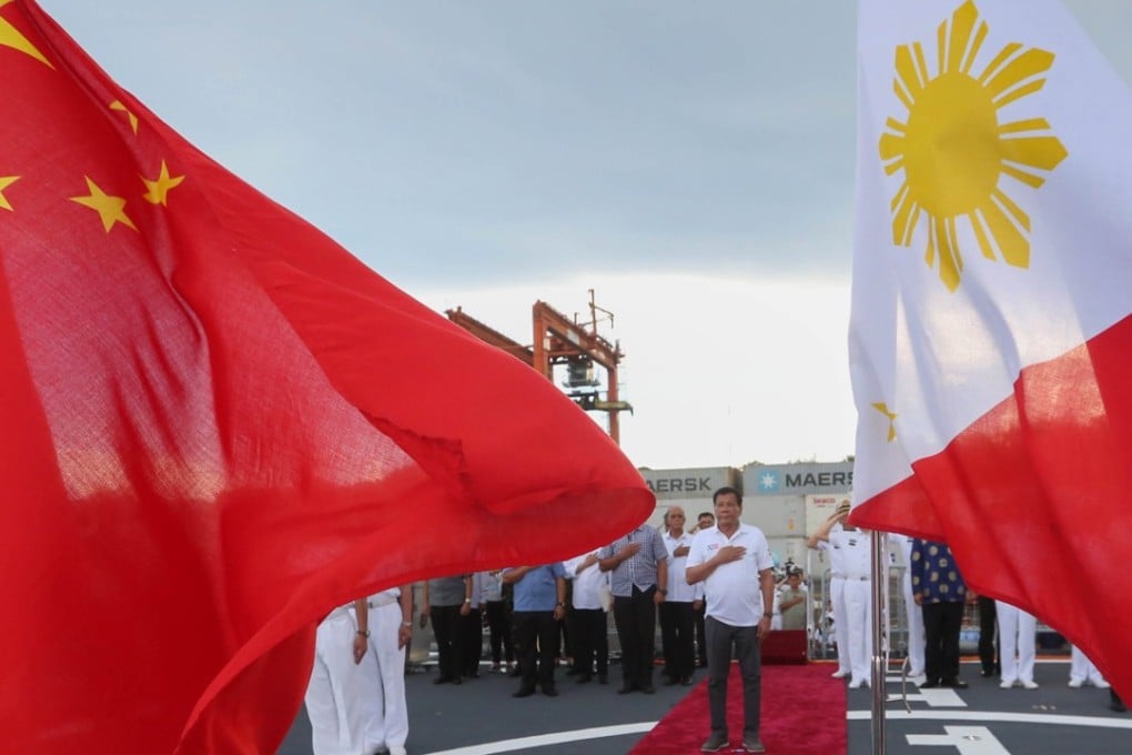 Philippine President Rodrigo Duterte tours the visiting Chinese guided-missile frigate Changchun in Davao, his home town, on May 1. Photo: AFP/Presidential Photographers Division/Simeon Celi