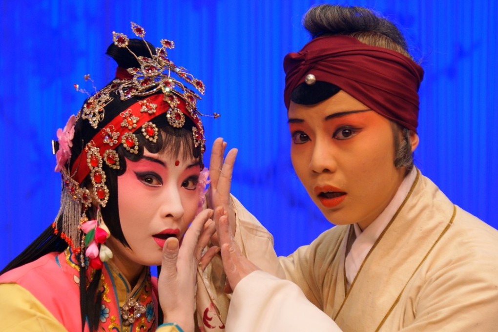 Suzhou Kunqu Opera Theatre of Jiangsu will perform The Story of the Hairpin and the Bracelet as part of Chinese Opera Festival in Hong Kong in 2017.