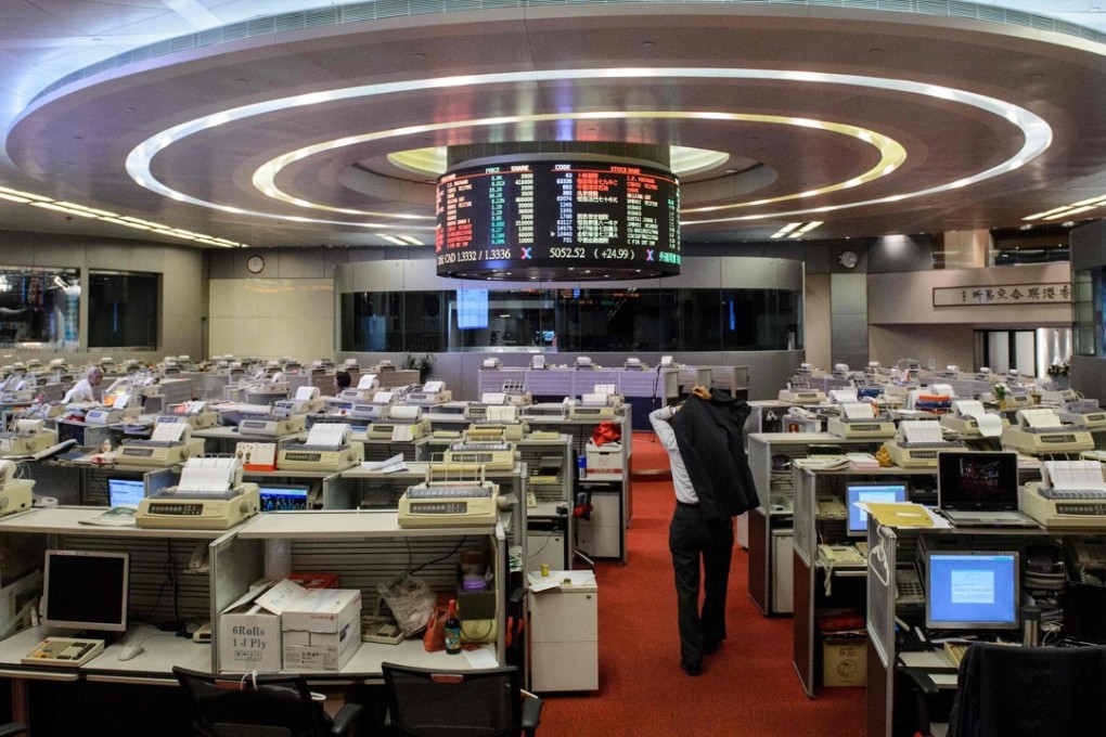 Hong Kong stocks swung between gains and losses on Friday morning, but closed the week higher. Photo: AFP