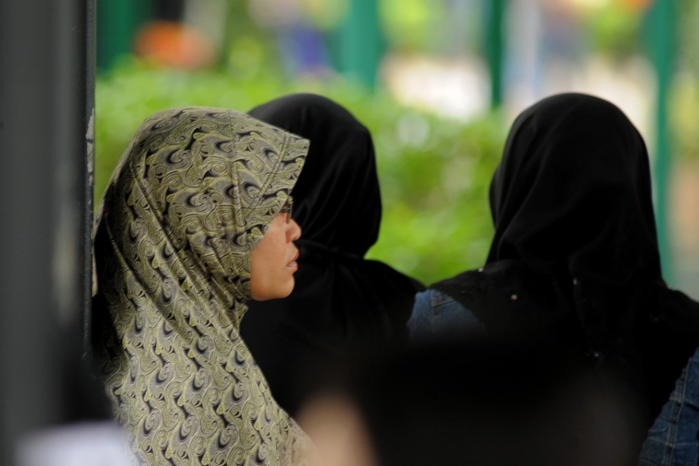 Indonesian Muslims working in Hong Kong congregate on their day off in Victoria Park. Photo: AFP Photo