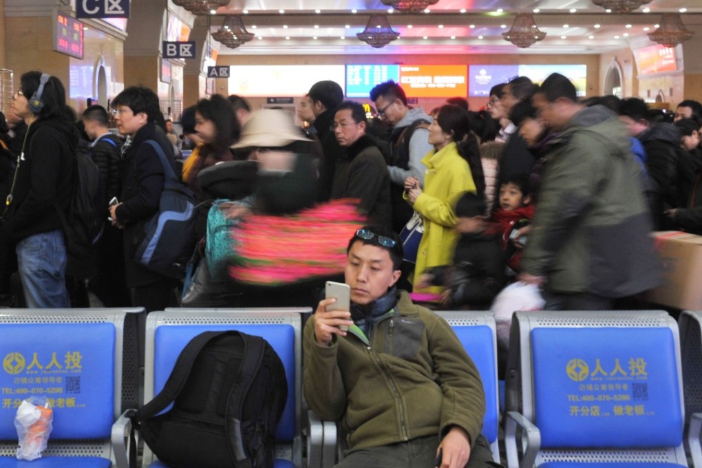 Chinese telecom network operators’ cancellation of domestic roaming fees will squeeze earnings but benefit millions of Chinese who travel across the country for business and leisure. Photo: Xinhua