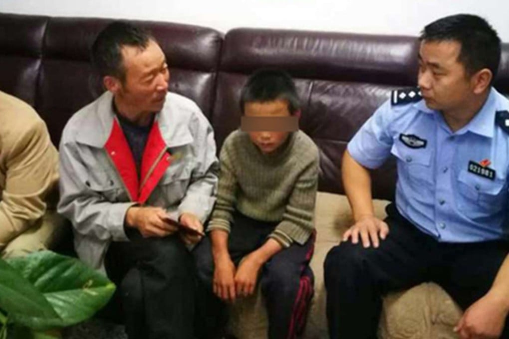 A police officer talks to Miao’s father after the youngster was reunited with his family. Photo: Handout