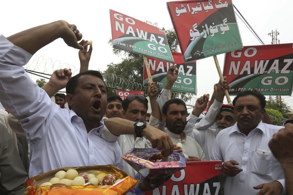 Supporters of the opposition Pakistan People’s Party celebrate the dismissal of prime minister Nawaz Sharif, in Peshawar on July 28. Photo: