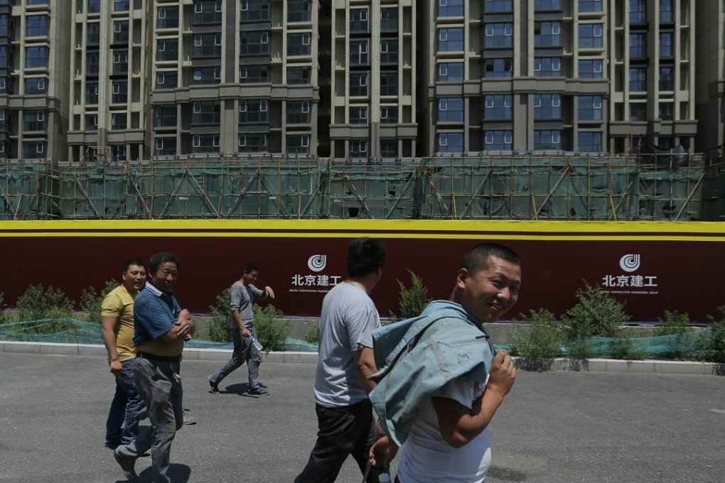 Migrant workers walk at a construction site in Beijing, China, 19 June 2017. Property market in major Chinese cities continued to stabilise after the government authorities implemented a string of measures to control price hikes.Photo: EPA