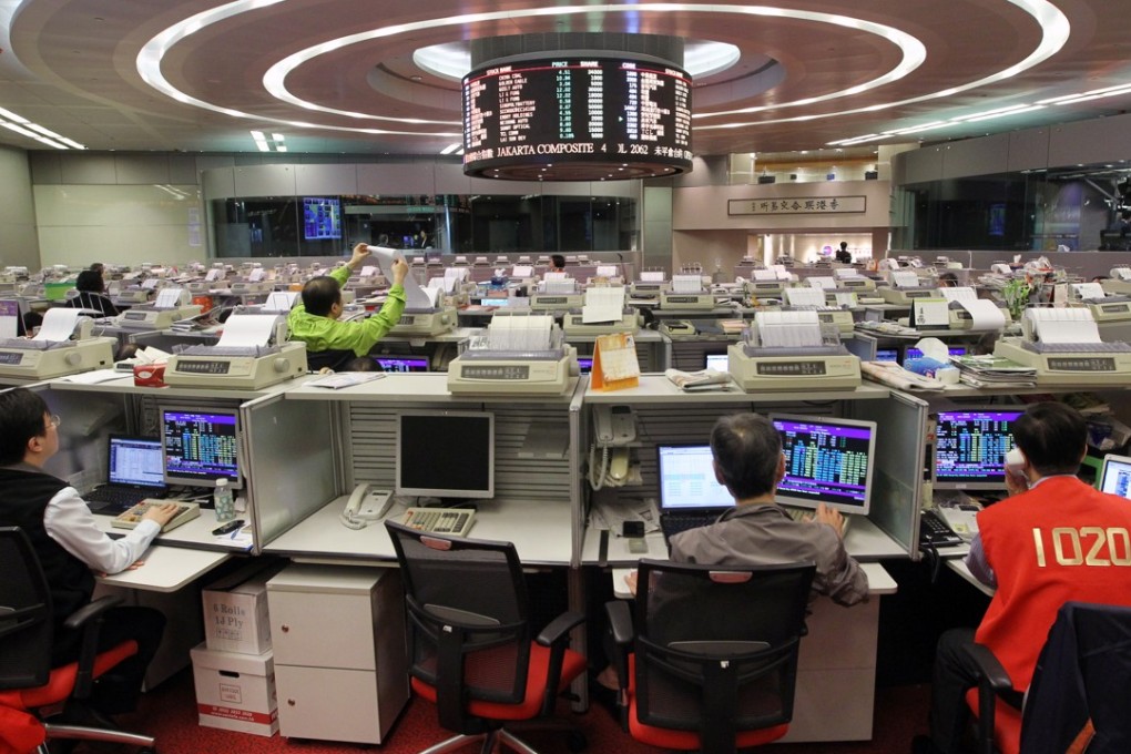 Traders at the Hong Kong stock exchange in Central. Photo: Edward Wong
