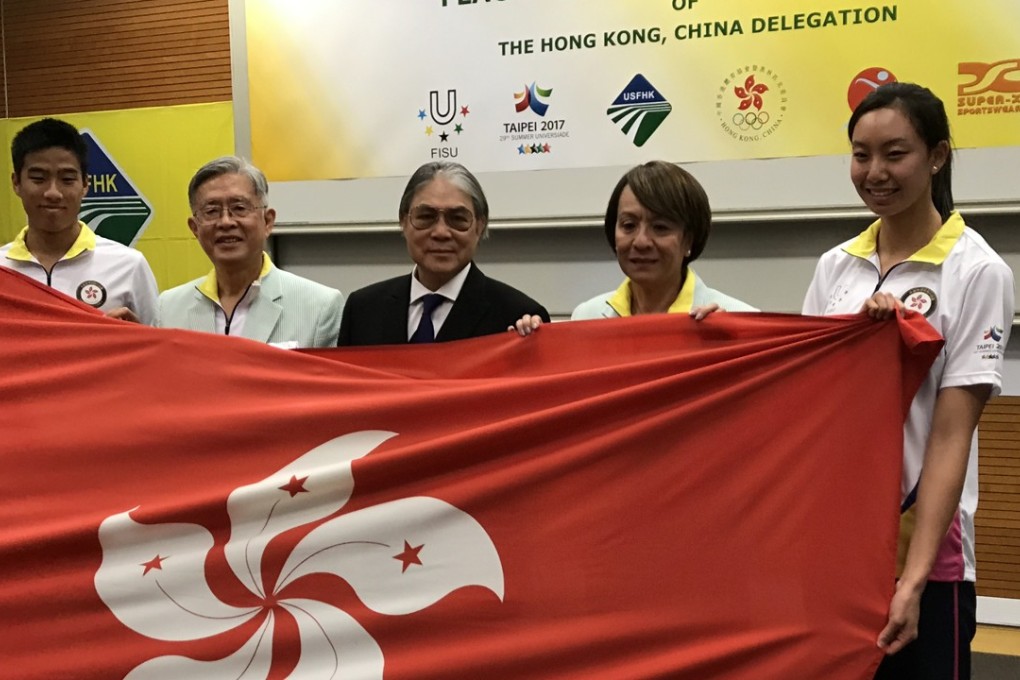 Athlete representative Chan Ming-tai, Anthony Chan Wai-nang, honorary president of HK University Sports Federation, Timothy Fok Tsun-ting, head of delegation Dorothy Davis, athlete representative Yeung Zhen-mei (swimming) at the flag presentation ceremony. Photo: Chan Kin-wa
