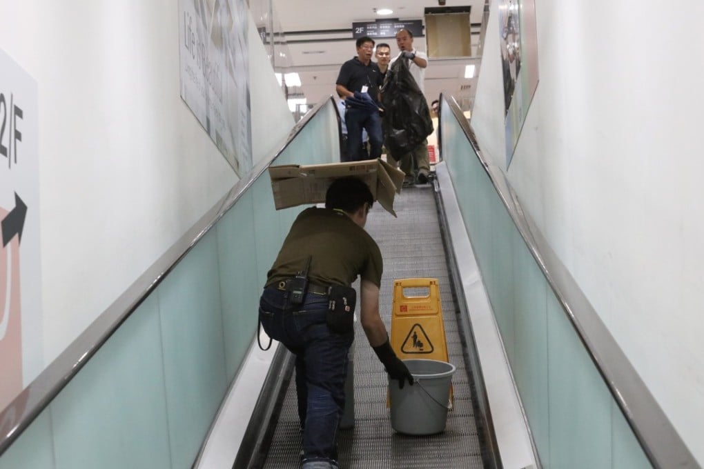 Workers on a mall escalator where the incident occurred. Photo: Felix Wong